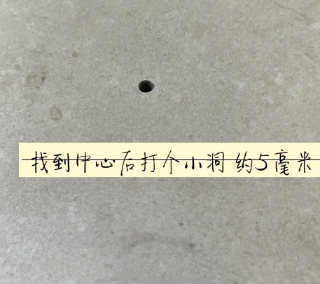 鹤岗市瓷砖空鼓维修公司专业解答在瓷砖铺贴过程中，如果砂料搅拌不均匀，将会带来以下问题