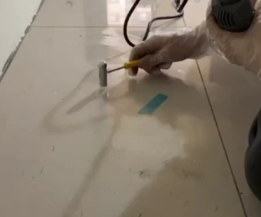 鹤岗市瓷砖开裂维修公司专业分享瓷砖在铺贴前如果没有沥干水分，将会导致以下问题